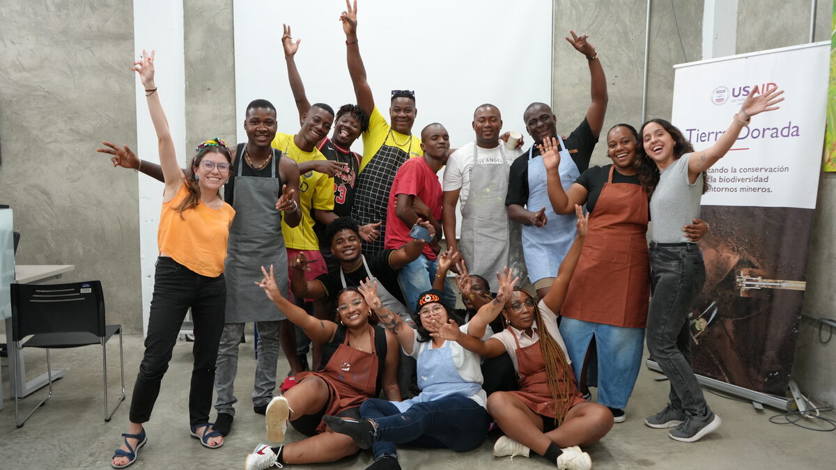Celebración del equipo Tierra Dorada en Chocó